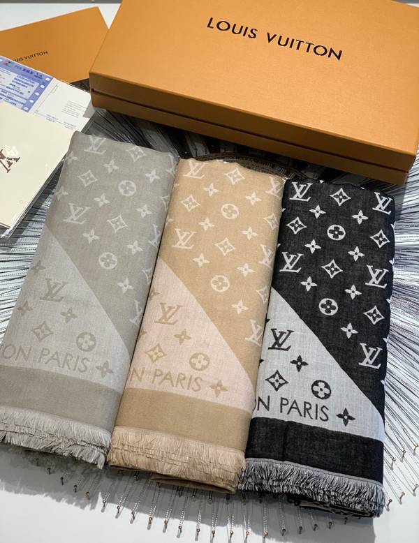 Louis Vuitton Scarf LVC00563